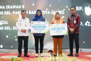 Gubernur Al Haris Serahkan Paritrana Award, Dorong Perlindungan Ketenagakerjaan yang Merata