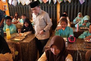 Tinjau Dapur MBG, Gubernur Al Haris Minta Jaga Kualitas Bahan Baku dan Kebersihan