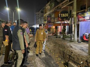 Sidak Tengah Malam, Wali Kota Maulana Pantau Pembangunan Drainase 2,4 Km di Pasar Talang Banjar